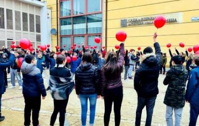 quarrata. FLASHMOB CONTRO LA VIOLENZA SULLE DONNE