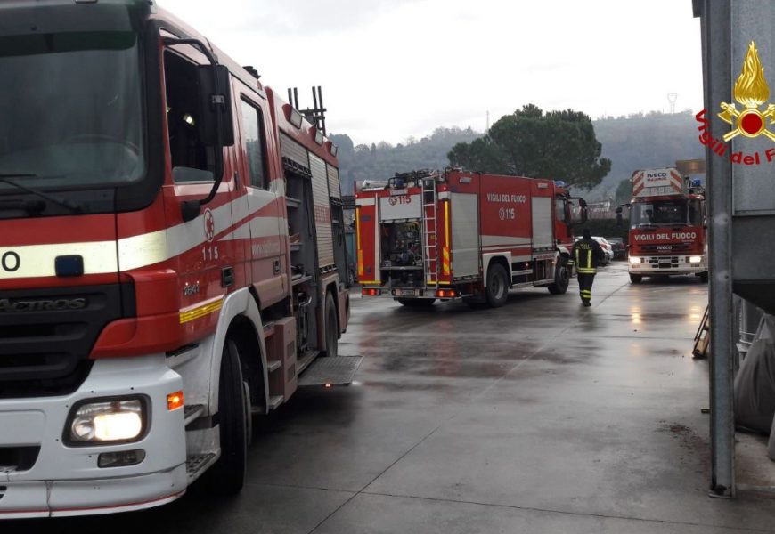 vigili del fuoco. PRINCIPIO D’INCENDIO IN UNA DITTA DI EMPOLI