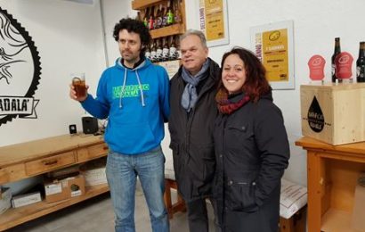 birrificio badalà. IL SINDACO LORENZINI SI COMPLIMENTA PER IL PREMIO ALLA MIGLIORE BIRRA DELL’ANNO