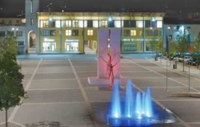 quarrata. SARÀ ILLUMINATA DI BLU LA FONTANA DI PIAZZA RISORGIMENTO