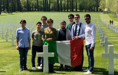 25 APRILE. I GIOVANI DI FORZA ITALIA OMAGGIANO I CADUTI AMERICANI