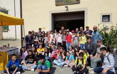 montemurlo. LA SCUOLA MEDIA DIPINGE L’INSEGNA PER LA “FELICE AGRICOLTURA”