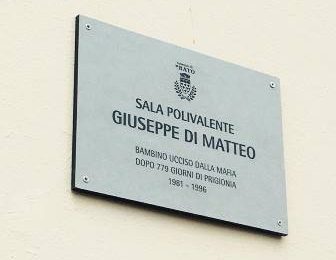 paperino. LA SALA POLIVALENTE DELLA SCUOLA PRIMARIA INTITOLATA A GIUSEPPE DI MATTEO