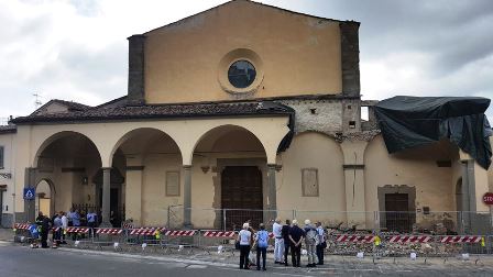 carmignano. INTEGRA LA COLONNA DEL PORTICATO ABBATTUTO