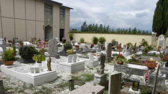 TAGLIO DELL’ERBA NEI TRENTA CIMITERI COMUNALI, SONO PARTITI I LAVORI