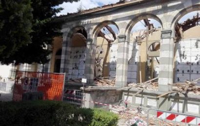 pescia. NUOVI CROLLI AL CIMITERO URBANO