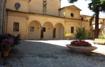 verde. NUOVI ARREDI URBANI E FLOREALI DAVANTI ALLA CHIESA DI SAN DOMENICO