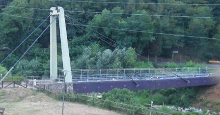 vaiano. CHIUSO IL PONTE PEDONALE DELLA TIGNAMICA