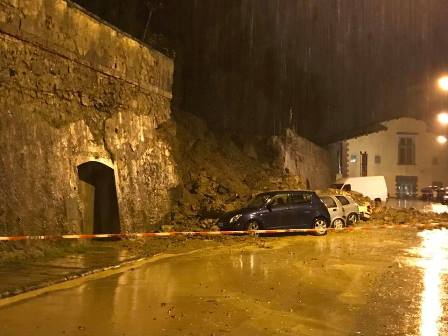 poggio. MURO CROLLATO, LA RICOSTRUZIONE RISPETTA I TEMPI