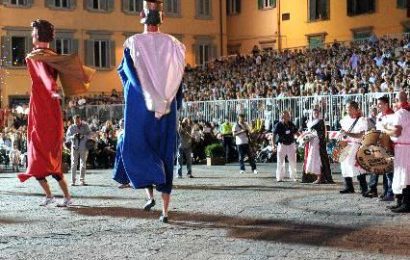 folklore. IL GRUPPO “I GIGANTI” A PISA