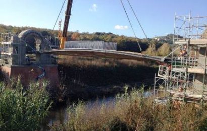 poggio. PONTE MANETTI, POSATA LA NUOVA CAMPATA SULL’OMBRONE