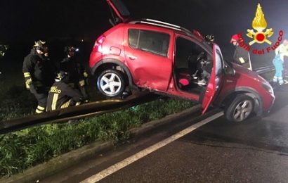 vigili del fuoco. INCIDENTE SUL VIALE LEONARDO DA VINCI