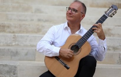 UNA CHITARRA IN FRAC, VITO NICOLA PARADISO OMAGGIA DOMENICO MODUGNO