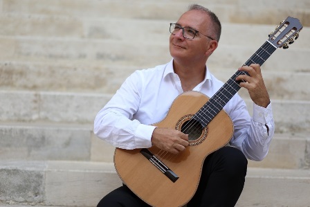 UNA CHITARRA IN FRAC, VITO NICOLA PARADISO OMAGGIA DOMENICO MODUGNO