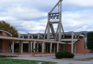 diocesi. FUNERALI DI LUANA D’ORAZIO, TELECAMERE FUORI DALLA CHIESA