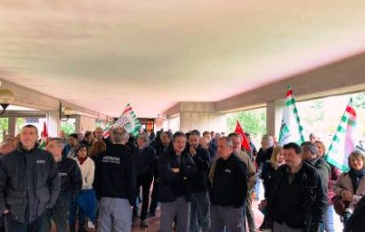 la protesta. PRESIDIO DI FRONTE ALL’INPS PER LA PENSIONE DA AMIANTO