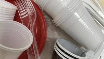 pieve a nievole. IL CENTRODESTRA CHIEDE LA MESSA AL BANDO DELLA PLASTICA “USA E GETTA”