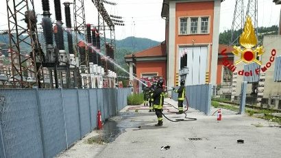 vaiano. A FUOCO UN TRASFORMATORE ELETTRICO ALLA STAZIONE