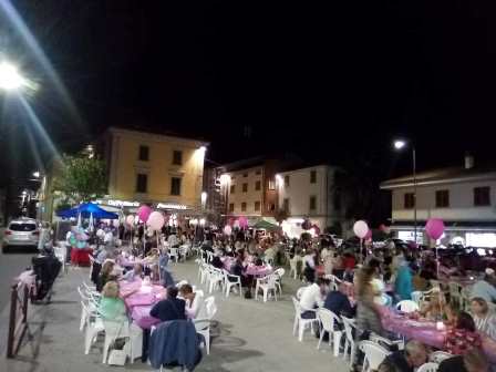 aperitivo rosa. INAUGURATA LA PANCHINA ROSA DI LAMPORECCHIO