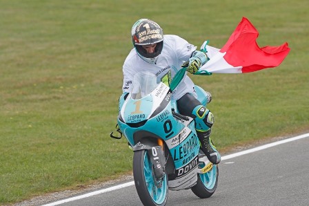 montemurlo. LORENZO DALLA PORTA È CAMPIONE DEL MONDO DI MOTO 3