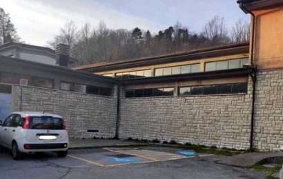 san marcello. POSTEGGIO PROBLEMATICO PER I DISABILI ALLE SCUOLE