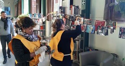 montemurlo. LE “DONNE SENZA FRONTIERE” IMPEGNATE NELLA PULIZIA DELLA BIBLIOTECA ALLUVIONATA