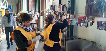 montemurlo. LE “DONNE SENZA FRONTIERE” IMPEGNATE NELLA PULIZIA DELLA BIBLIOTECA ALLUVIONATA