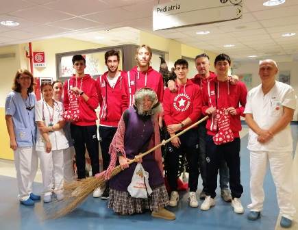 ospedale san jacopo. LA SHOEMAKERS DI MONSUMMANO IN VISITA ALLA PEDIATRIA