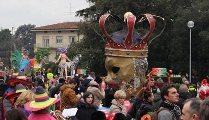 CARNEVALE PISTOIESE, DOMENICA IN PIAZZA DELLA RESISTENZA LA PRIMA SFILATA DEI CARRI