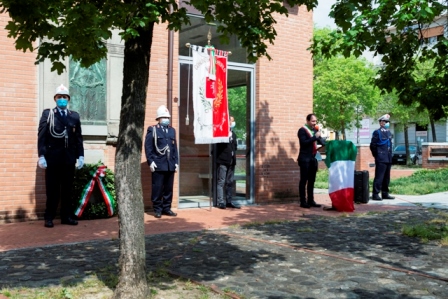 montemurlo. IN UNA PIAZZA VUOTA CELEBRATA LA FESTA DELLA LIBERAZIONE