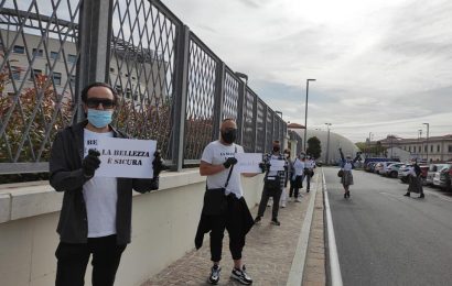 FLASHMOB IN VIA PERTINI: PARRUCCHIERI E ESTETISTE RICEVUTE DAL PREFETTO GERLANDO IORIO