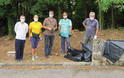 quarrata. RIPULITA L’AREA CIRCOSTANTE AL CIMITERO DI VALENZATICO, ANCHE IL PARROCO IN PRIMA LINEA