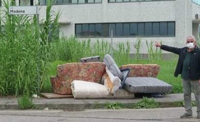 quarrata. ENNESIMO ABBANDONO DI RIFIUTI IN VIA MODENA