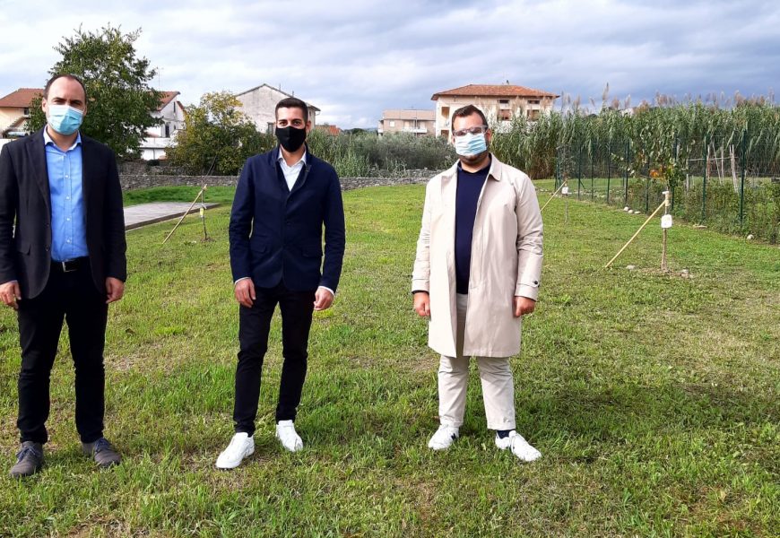 montemurlo. COMPIE TRENT’ANNI E DONA TRENTA ALBERI DA FRUTTO AL COMUNE