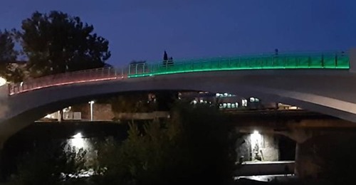 ALLA “PASSARELLA” UN PONTE LUMINOSO PER CELEBRARE IL MESE DELL’AFFIDO