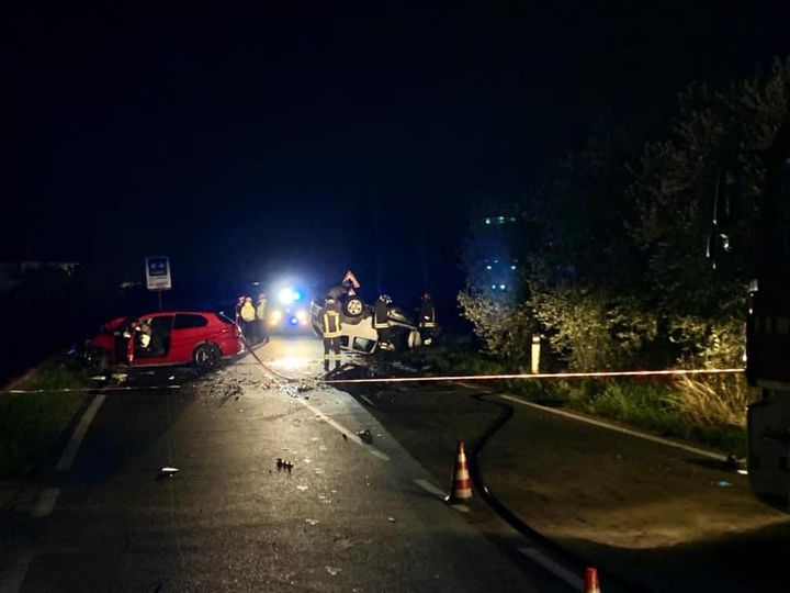 pescia. SCONTRO FRONTALE SULLA SP13 VIA ROMANA, DUE MORTI E TRE FERITI GRAVI