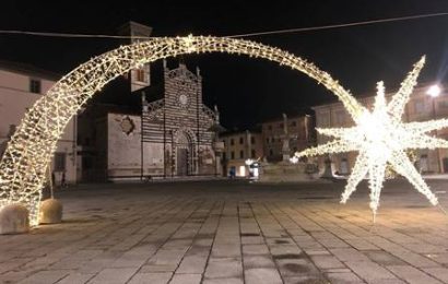 IL NATALE SI RIVESTE DI LUCI COME BUON AUSPICIO PER IL FUTURO