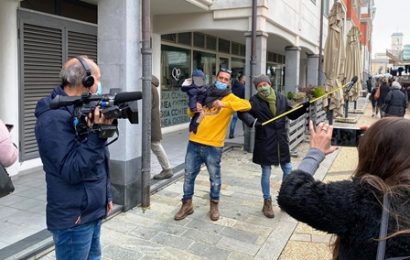 striscialanotizia. CRISTIANO MILITELLO AL MERCATO DI QUARRATA