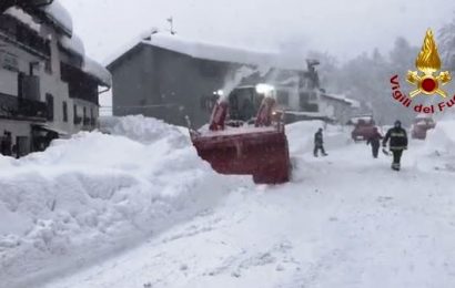 NEVE SULL’ABETONE, DA STANOTTE VIGILI DEL FUOCO A LAVORO