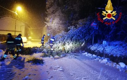 san marcello piteglio. CAPODANNO SOTTO LA NEVE, IL LAVORO DEI VIGILI DEL FUOCO