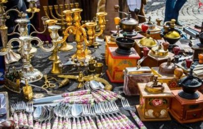 commercio. OGGI TORNA IL MERCATO ANTIQUARIO IN PIAZZA DEL DUOMO