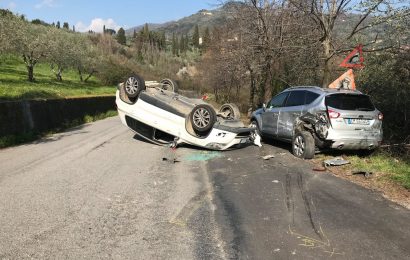 pescia. INCIDENTE CON RIBALTAMENTO, LIEVI FERITE