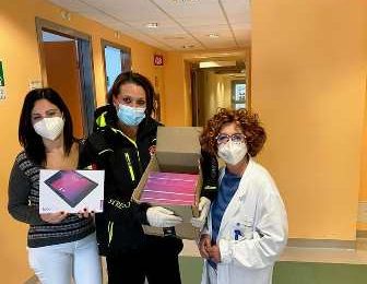 STREMAO ONLUS DONA SEI TABLET ALL’OSPEDALE SANTO STEFANO