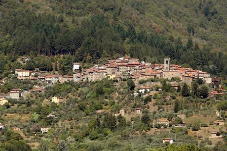 pescia. CENTRO CULTURALE ORTODOSSO NELLA EX SCUOLA DI SAN QUIRICO, ALCUNE RIFLESSIONI DI FDI