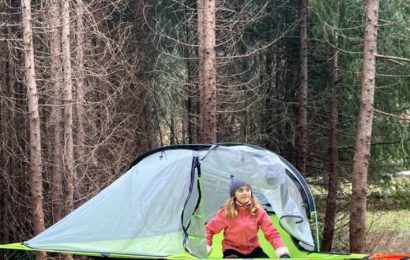 TERAPIA ANTISTRESS SULLA MONTAGNA PISTOIESE: SI MONTANO TENDE PER DORMIRE SUGLI ALBERI