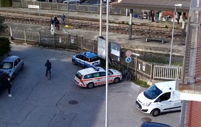 uomo travolto dal treno. IN LENTA RIPRESA IL TRAFFICO FERROVIARIO