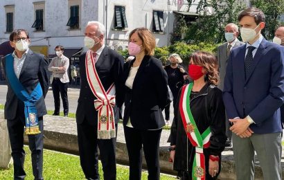 giorno della memoria vittime terrorismo. DEPOSTA UNA CORONA D’ALLORO AL MONUMENTO “MEMORIA STORICA PER ALDO MORO”