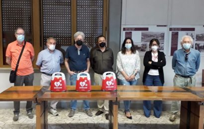 vaiano. LA FARMACIA COOPERATIVA DONA TRE DEFIBRILLATORI