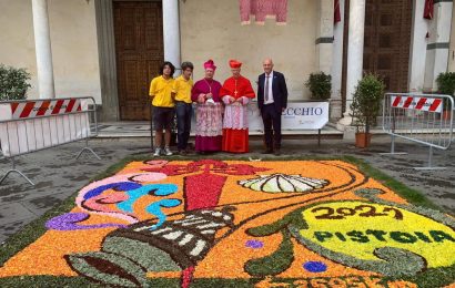 DUE TAPPETI FLOREALI PER L’INFIORATA MONDIALE DEDICATA ALL’ANNO JACOBEO