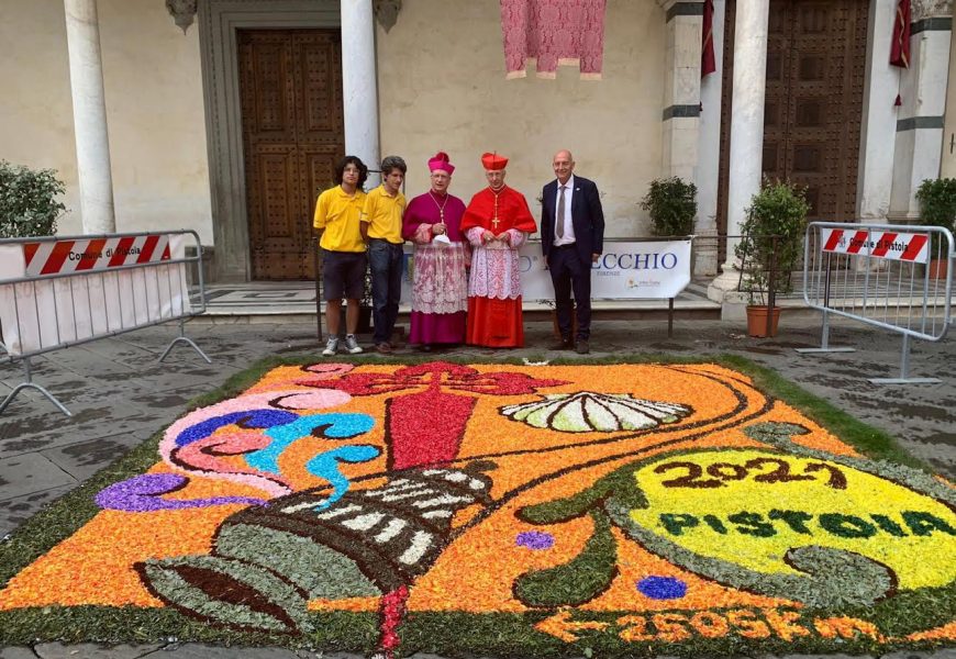 DUE TAPPETI FLOREALI PER L’INFIORATA MONDIALE DEDICATA ALL’ANNO JACOBEO